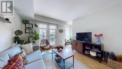 122 - 2441 Greenwich Drive, Oakville, ON - Indoor Photo Showing Living Room