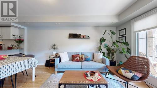 122 - 2441 Greenwich Drive, Oakville, ON - Indoor Photo Showing Living Room