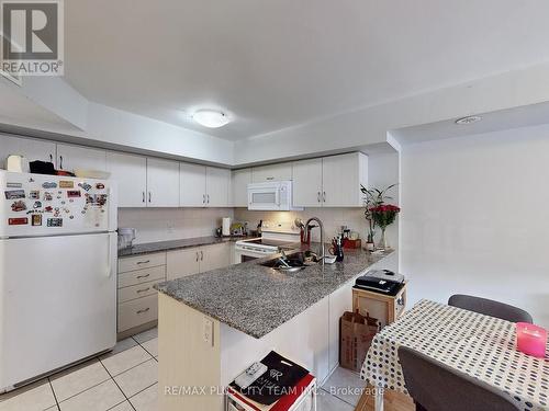 122 - 2441 Greenwich Drive, Oakville, ON - Indoor Photo Showing Kitchen With Double Sink