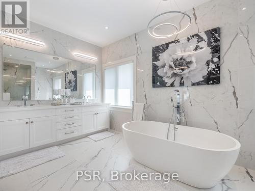 413 Walmer Road, Toronto, ON - Indoor Photo Showing Bathroom