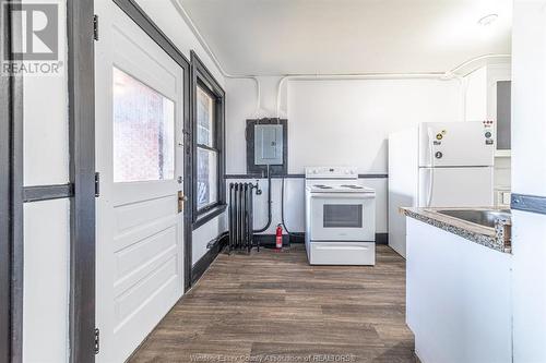 368 Partington, Windsor, ON - Indoor Photo Showing Kitchen