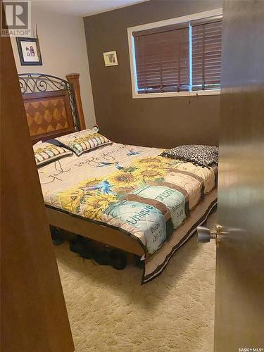 105 Assiniboia Avenue, Assiniboia, SK - Indoor Photo Showing Bedroom