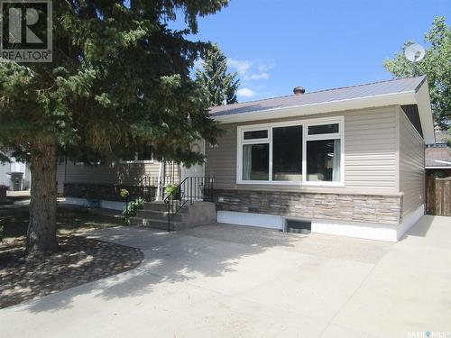 105 Assiniboia Avenue, Assiniboia, SK - Outdoor