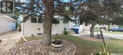 105 Assiniboia Avenue, Assiniboia, SK - Outdoor