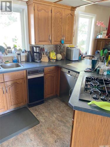 105 Assiniboia Avenue, Assiniboia, SK - Indoor Photo Showing Kitchen