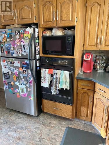 105 Assiniboia Avenue, Assiniboia, SK - Indoor Photo Showing Kitchen