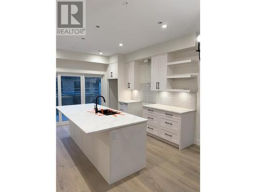 11451 Etheridge Road Unit# 3, Lake Country, BC - Indoor Photo Showing Kitchen