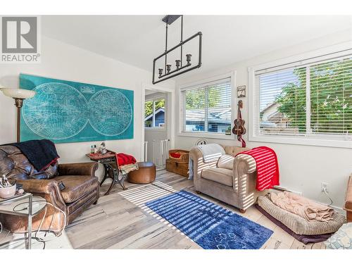 3408 33Rd Avenue, Vernon, BC - Indoor Photo Showing Living Room