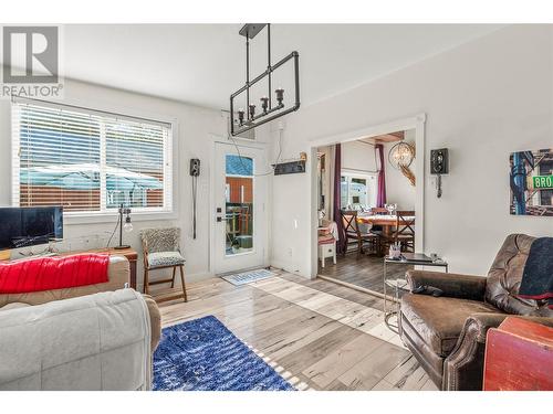 3408 33Rd Avenue, Vernon, BC - Indoor Photo Showing Living Room