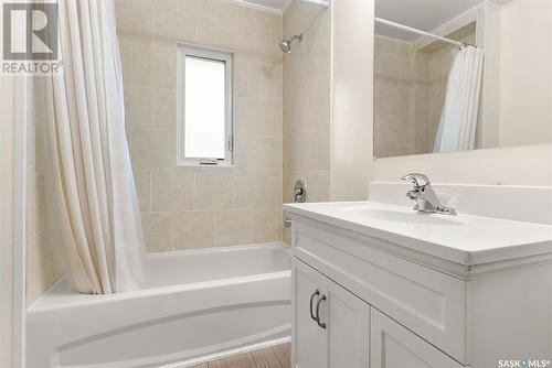 4814 7Th Avenue, Regina, SK - Indoor Photo Showing Bathroom