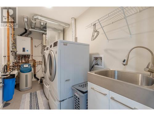 5995 Oliver Landing Crescent Unit# 11, Oliver, BC - Indoor Photo Showing Laundry Room