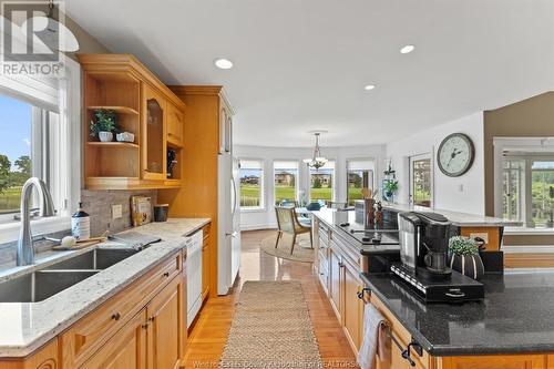 177 Clubview, Amherstburg, ON - Indoor Photo Showing Kitchen With Double Sink With Upgraded Kitchen