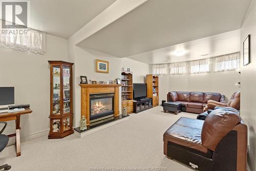 177 Clubview, Amherstburg, ON - Indoor With Fireplace