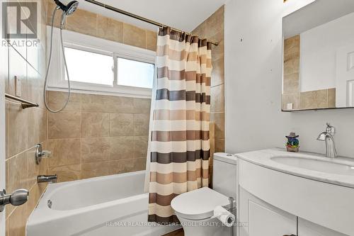 17 Avalon Place, Hamilton, ON - Indoor Photo Showing Bathroom