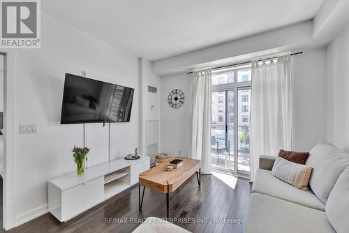 302 - 2486 Old Bronte Road, Oakville, ON - Indoor Photo Showing Living Room