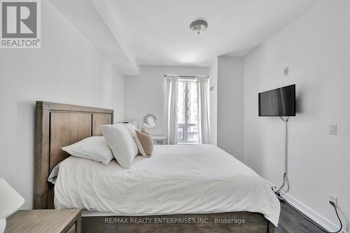 302 - 2486 Old Bronte Road, Oakville, ON - Indoor Photo Showing Bedroom