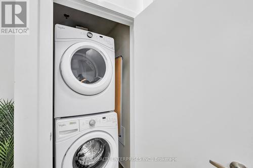 302 - 2486 Old Bronte Road, Oakville, ON - Indoor Photo Showing Laundry Room