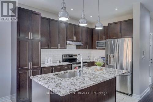 17 Zamek Street, Brampton, ON - Indoor Photo Showing Kitchen With Upgraded Kitchen