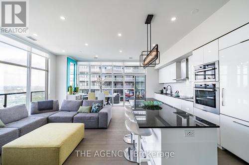 Uph05 - 56 Annie Craig Drive, Toronto (Mimico), ON - Indoor Photo Showing Living Room