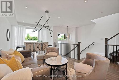 663 Oxford Street, Toronto, ON - Indoor Photo Showing Living Room