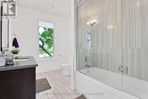 663 Oxford Street, Toronto, ON - Indoor Photo Showing Bathroom