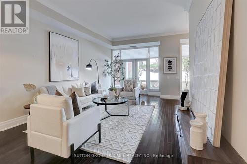 101 - 9 Burnhamthorpe Crescent, Toronto, ON - Indoor Photo Showing Living Room