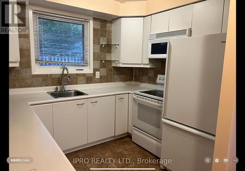 5 Onslow Court, Oakville (College Park), ON - Indoor Photo Showing Kitchen