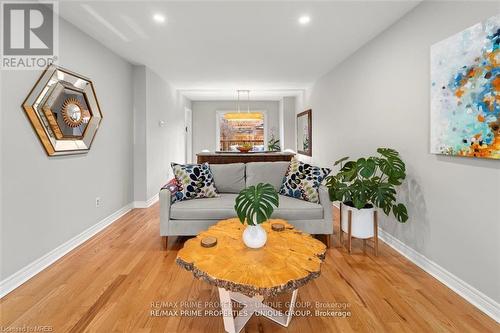 293 Mississaga Street, Oakville, ON - Indoor Photo Showing Living Room