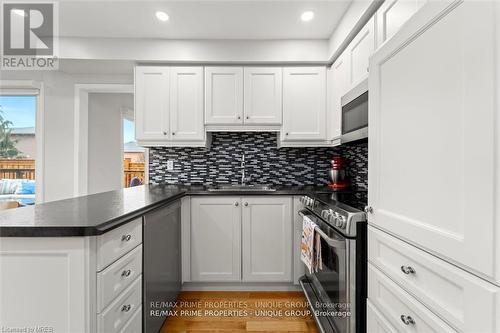 293 Mississaga Street, Oakville, ON - Indoor Photo Showing Kitchen