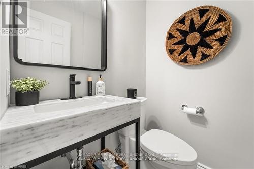 293 Mississaga Street, Oakville, ON - Indoor Photo Showing Bathroom