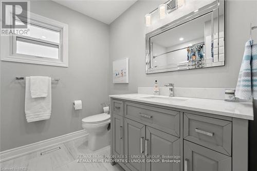 293 Mississaga Street, Oakville, ON - Indoor Photo Showing Bathroom