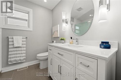 293 Mississaga Street, Oakville, ON - Indoor Photo Showing Bathroom