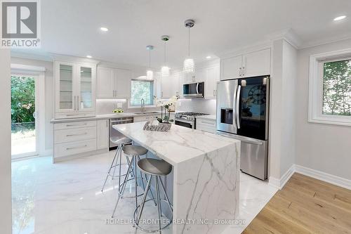 1436 Livingston Road, Oakville, ON - Indoor Photo Showing Kitchen With Upgraded Kitchen