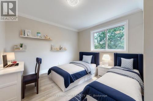 1436 Livingston Road, Oakville (Iroquois Ridge South), ON - Indoor Photo Showing Bedroom