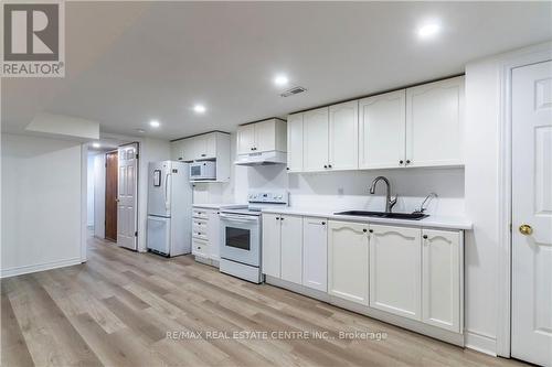 233 Glenholme Avenue, Hamilton, ON - Indoor Photo Showing Kitchen