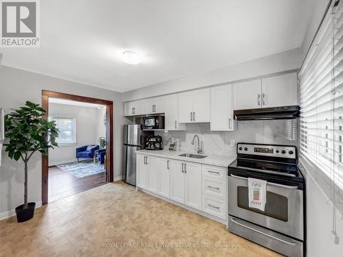 302 Melvin Avenue, Hamilton, ON - Indoor Photo Showing Kitchen