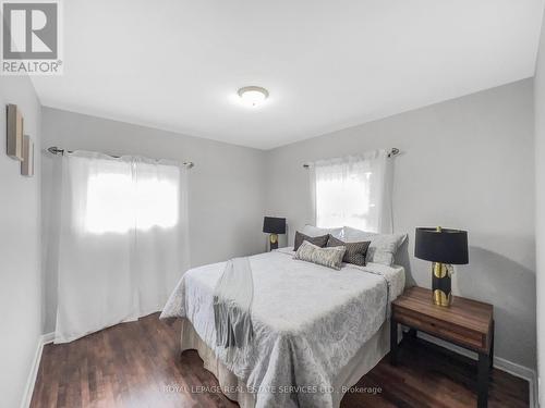 302 Melvin Avenue, Hamilton, ON - Indoor Photo Showing Bedroom