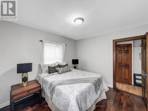 302 Melvin Avenue, Hamilton, ON - Indoor Photo Showing Bedroom