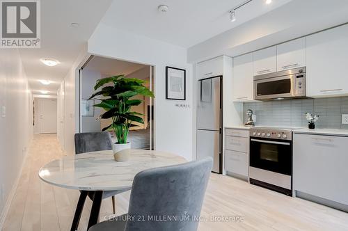 302 - 1630 Queen Street E, Toronto, ON - Indoor Photo Showing Kitchen