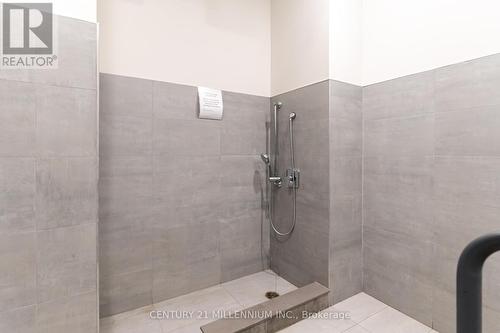 302 - 1630 Queen Street E, Toronto, ON - Indoor Photo Showing Bathroom