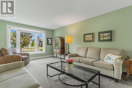 38 Oceanic Drive, Hamilton, ON - Indoor Photo Showing Living Room