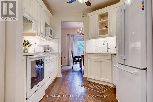 422 - 40 Museum Drive, Orillia, ON - Indoor Photo Showing Kitchen