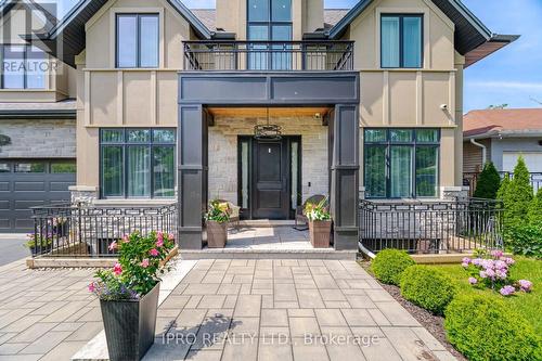 574 Stephens Crescent W, Oakville, ON - Outdoor With Facade