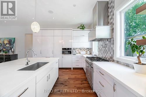 574 Stephens Crescent W, Oakville (Bronte East), ON - Indoor Photo Showing Kitchen With Upgraded Kitchen