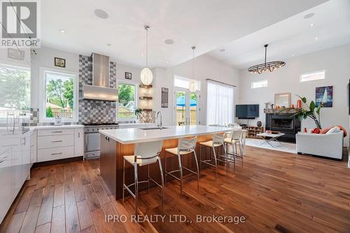 574 Stephens Crescent W, Oakville (Bronte East), ON - Indoor Photo Showing Kitchen With Upgraded Kitchen