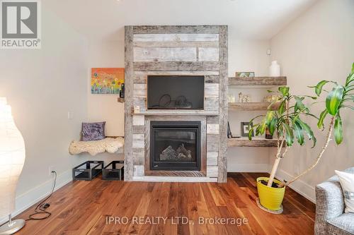 574 Stephens Crescent W, Oakville, ON - Indoor Photo Showing Living Room With Fireplace