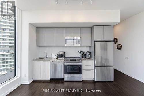 Ph 812 - 4208 Dundas Street W, Toronto, ON - Indoor Photo Showing Kitchen