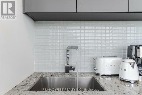 Ph 812 - 4208 Dundas Street W, Toronto, ON - Indoor Photo Showing Kitchen