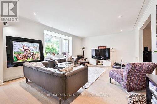 A - 1430 Hurontario Street, Mississauga, ON - Indoor Photo Showing Living Room