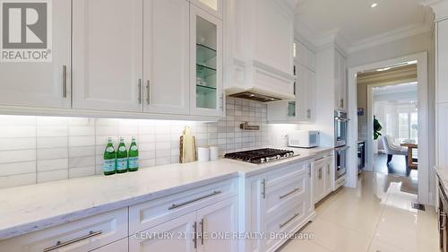 17 Creekview Avenue, Richmond Hill, ON - Indoor Photo Showing Kitchen With Upgraded Kitchen